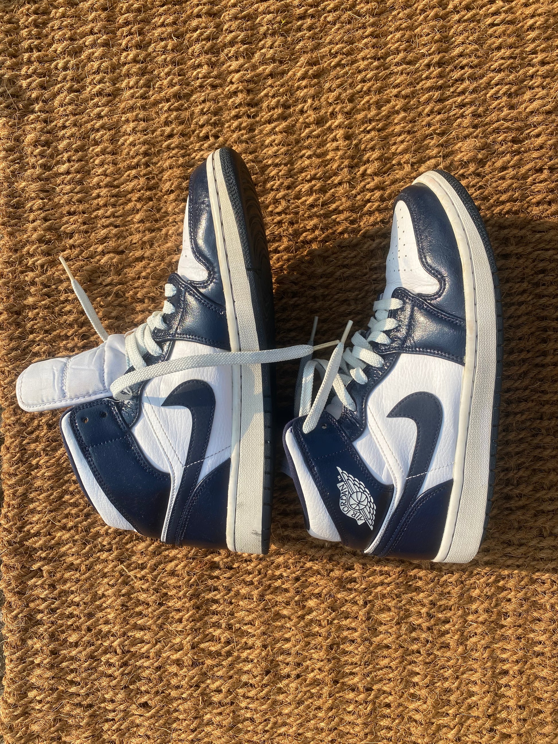 Air Jordan 1 Mid 'Obsidian' White / Blue