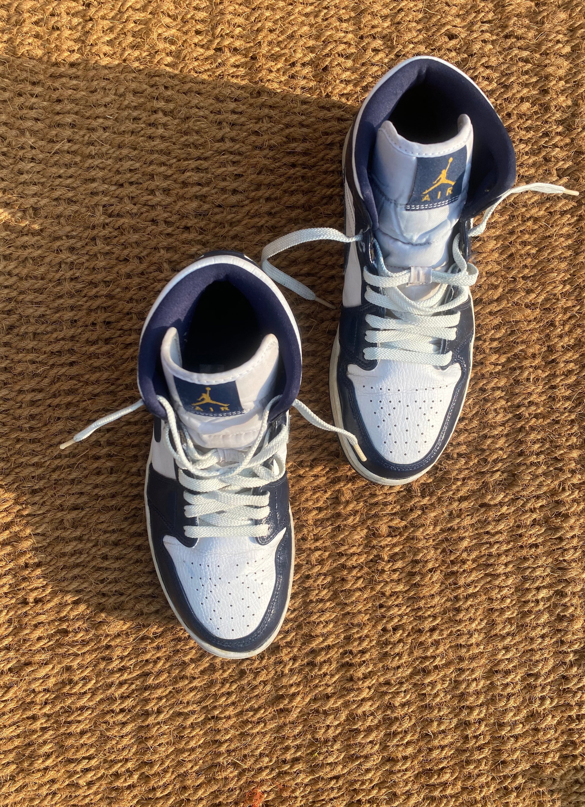 Air Jordan 1 Mid 'Obsidian' White / Blue