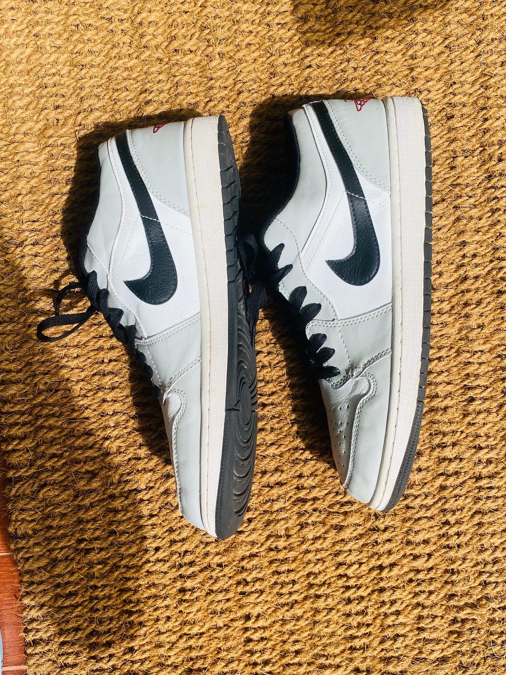 Nike Air Jordan 1 Low Light Smoke Grey...