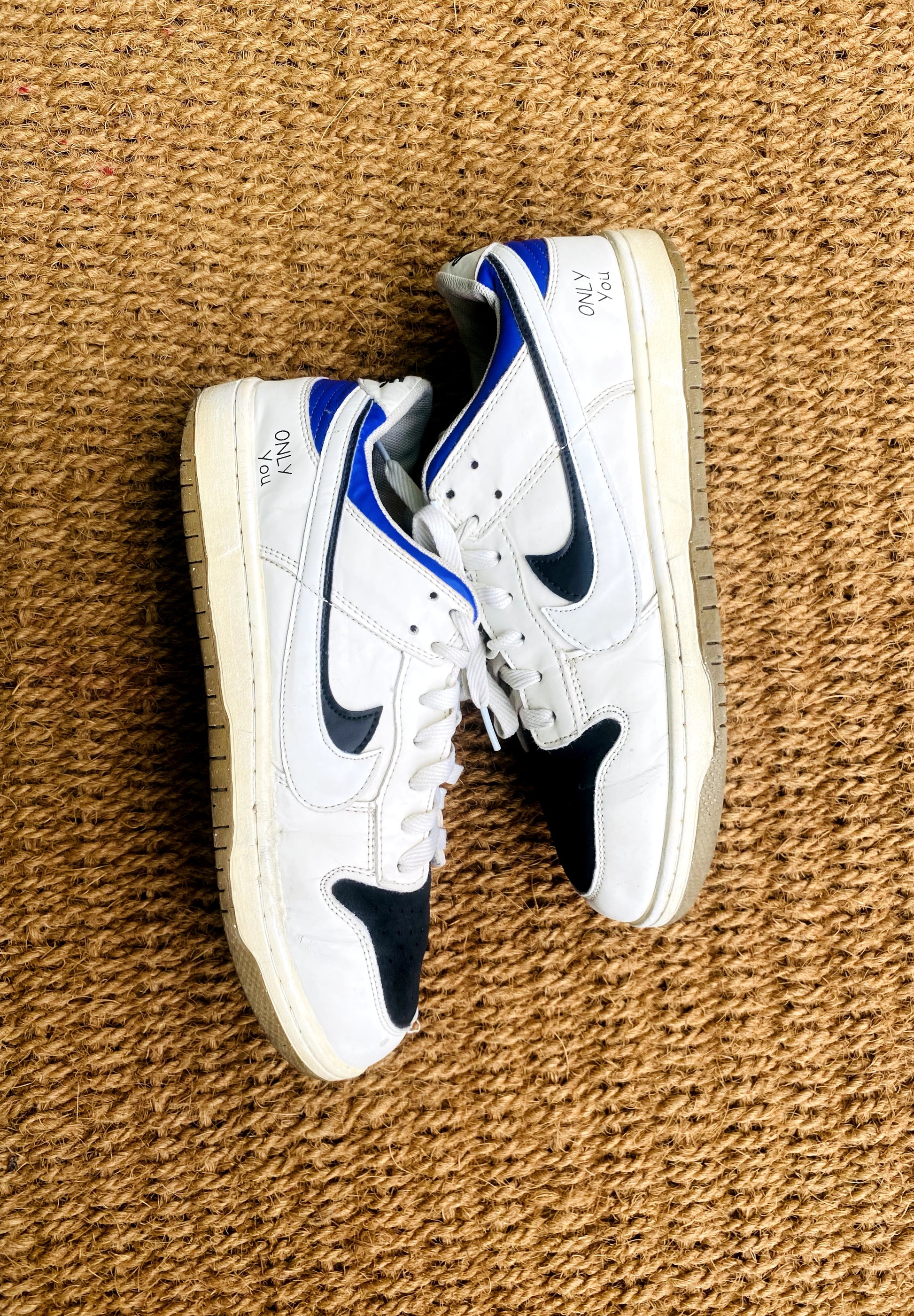 Nike SB dunk low swoosh 85 double 
White black
