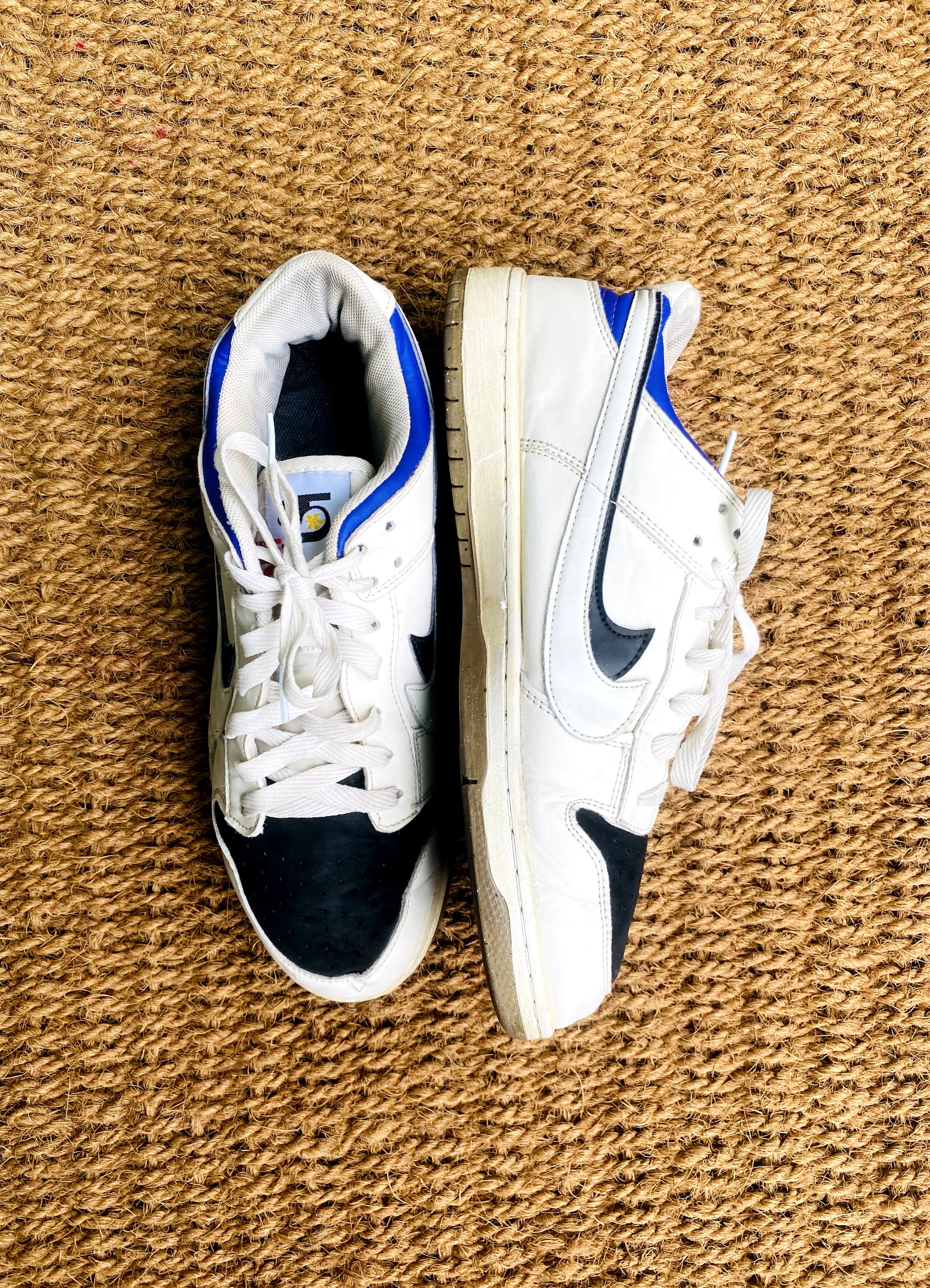 Nike SB dunk low swoosh 85 double 
White black