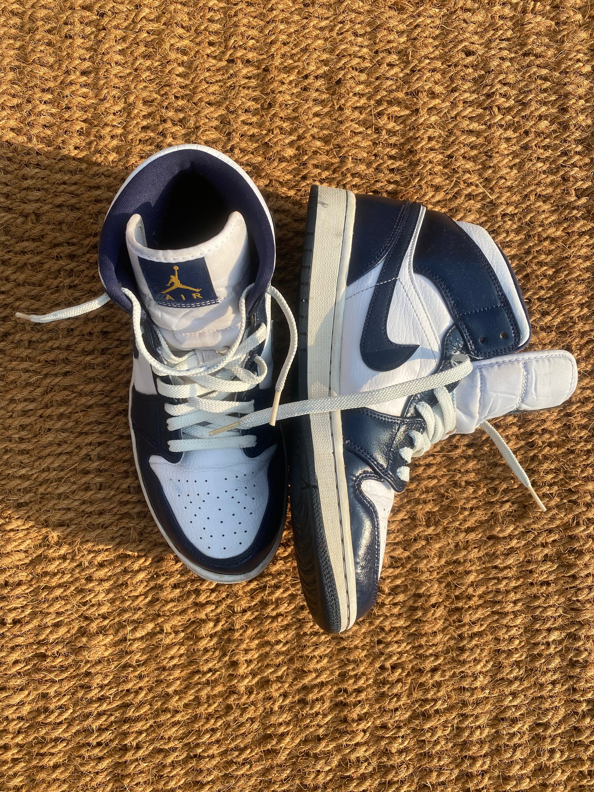 Air Jordan 1 Mid 'Obsidian' White / Blue