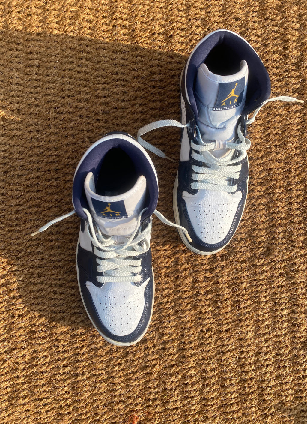 Air Jordan 1 Mid 'Obsidian' White / Blue