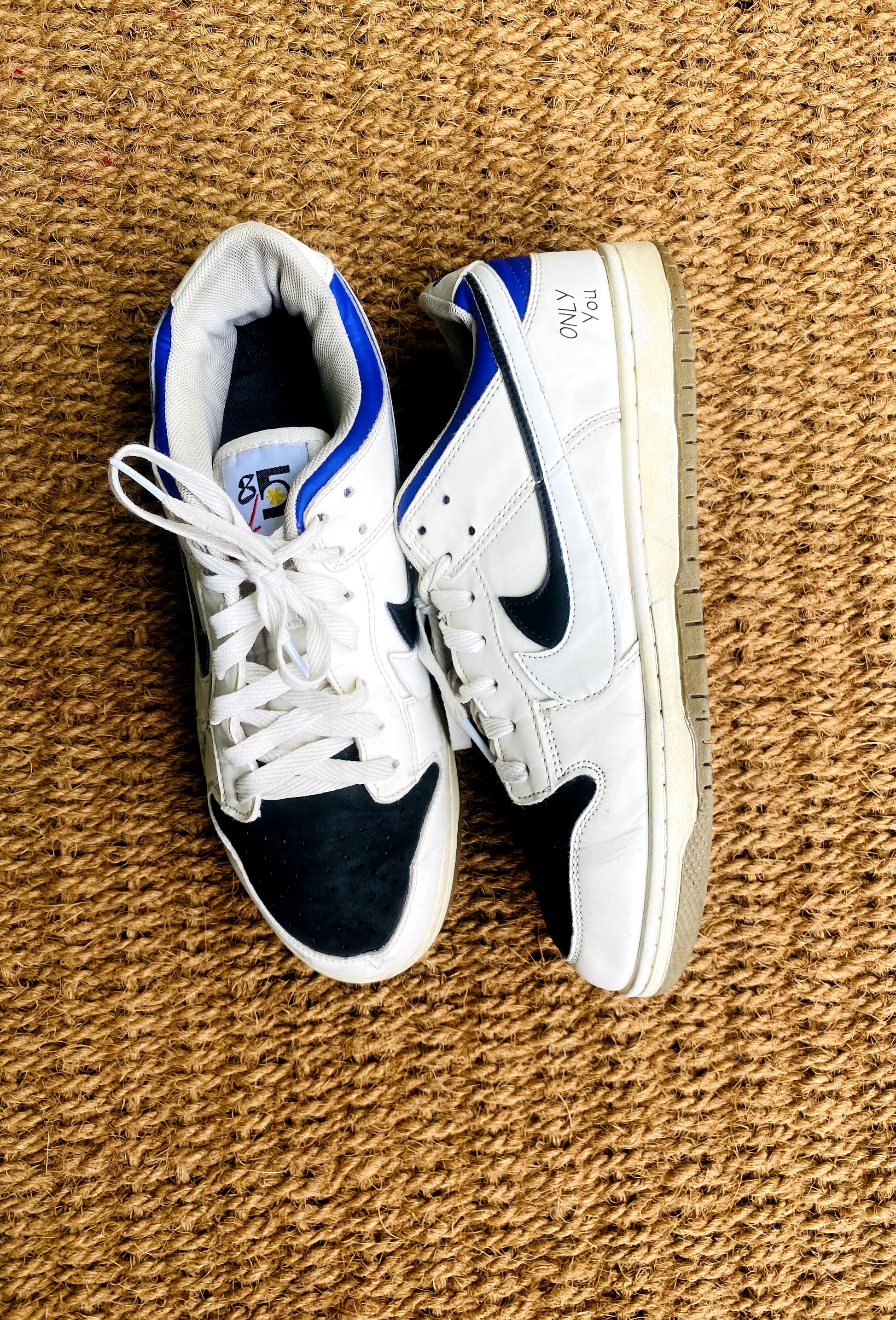 Nike SB dunk low swoosh 85 double 
White black