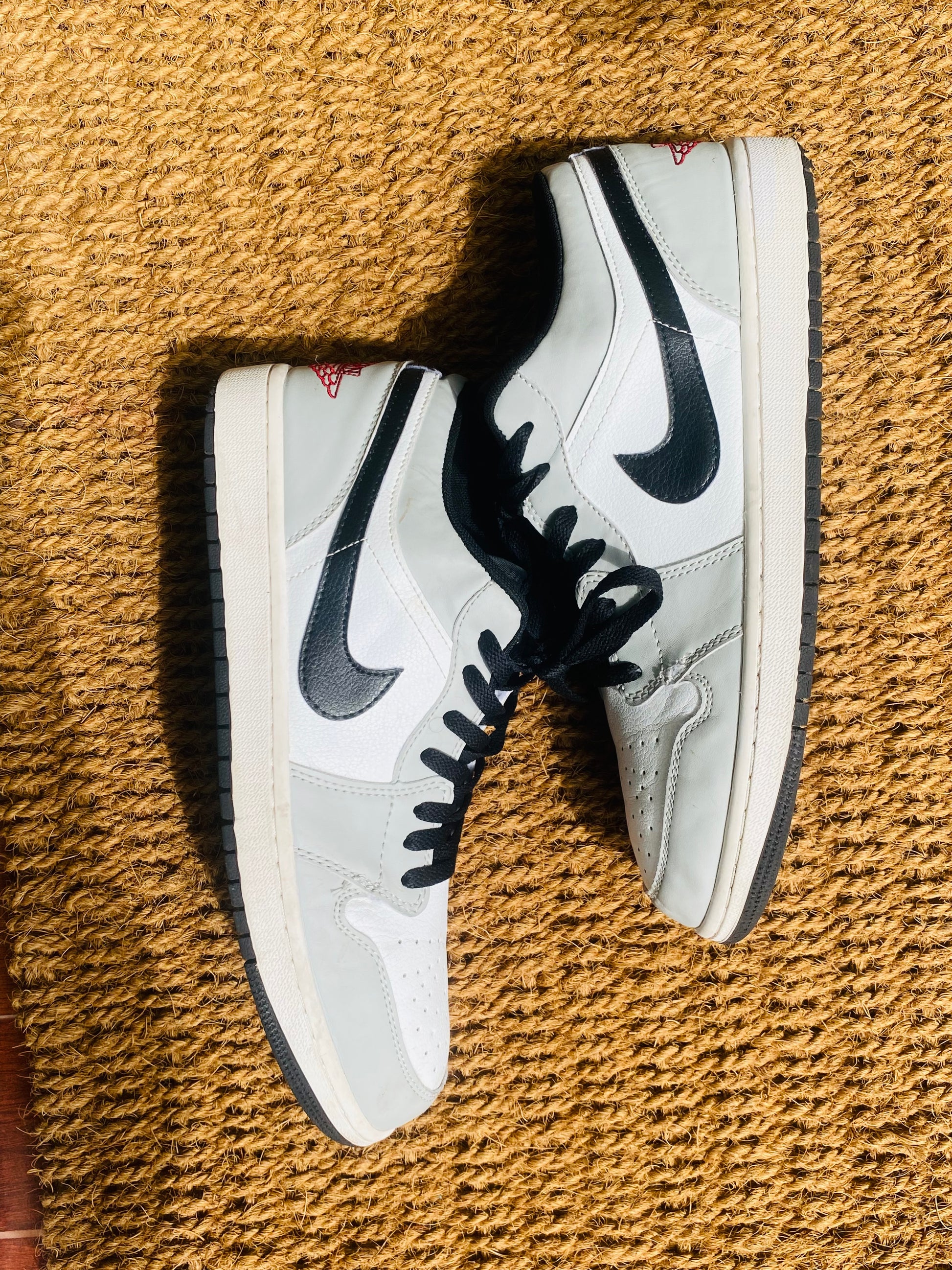 Nike Air Jordan 1 Low Light Smoke Grey...
